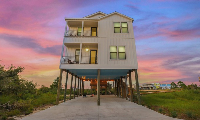Fort Morgan Casa | New! 5BD+Private Pool! 3 Decks with amazing views!