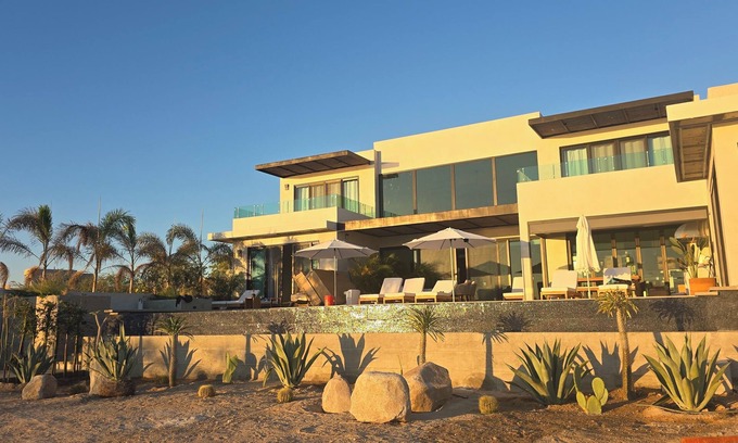 La Ventana Casa | New 5bdr-6bth, Pickleball, Pool, Jacuzzi, Sauna, Cold Plunge, 1/2 Mile to Beach