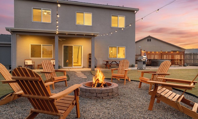 Visalia Casa | New! 5BR Vacation Home Near Sequoias, Hot Tub, BBQ, EV
