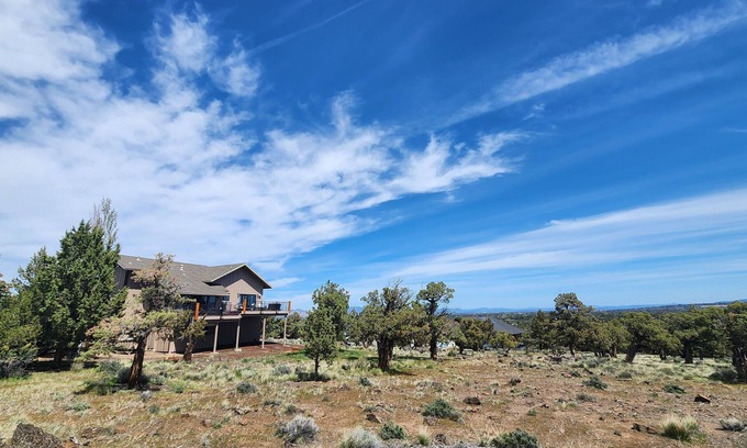 Redmond Casa | New 6 Bedroom Listing! Family fun in Eagle Crest. Hot tub, views, privacy