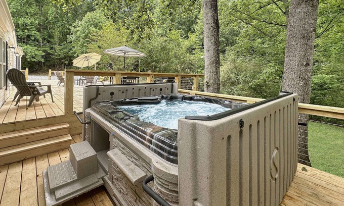 Trenton Casa | New 6BR -10 acres |Game room & Bunk room| Hot Tub