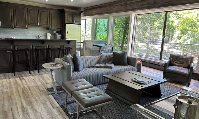 Downtown Condominio | NEW 6Mil Luxury Condo Ski n Ski out Aspen Mountain (AJAX)