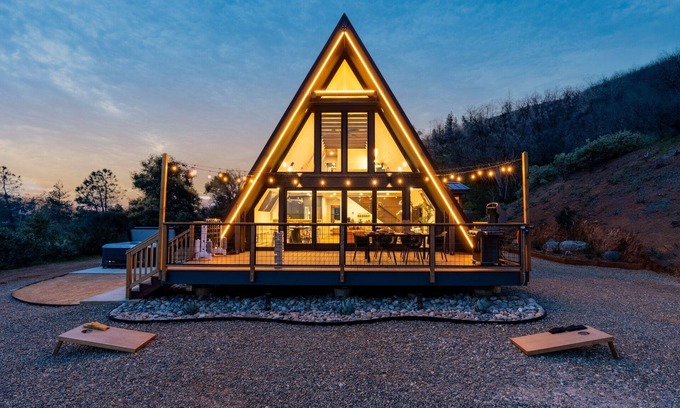 Mariposa Cabina | New! A-Frame with HotTub, Stargazing, EV Charging, Outdoor Games, King Bed