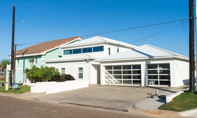 Port Isabel Casa | NEW! Adams st channel house
