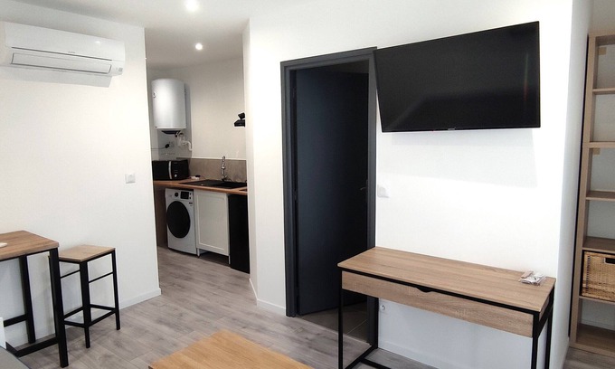 Chambray-les-Tours Apartamento | NEW AIR CONDITIONED STUDIO + enclosed PK (Washer/dryer - Fiber Internet - Android TV)