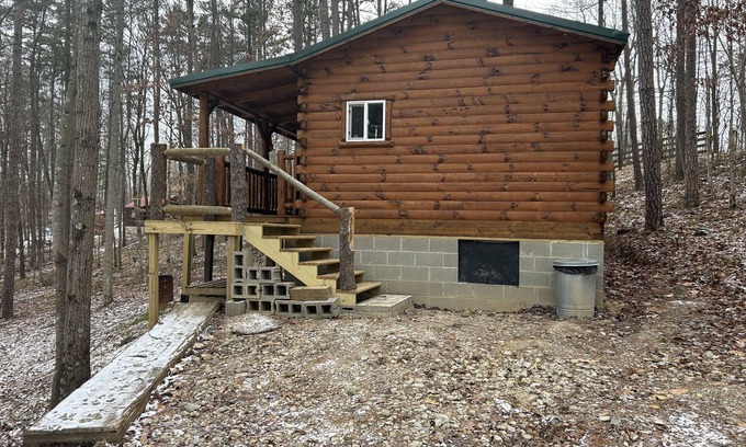 Ray Cabina | New Amish built log cabin near hocking hills & tar hollow, atvs & pet friendly