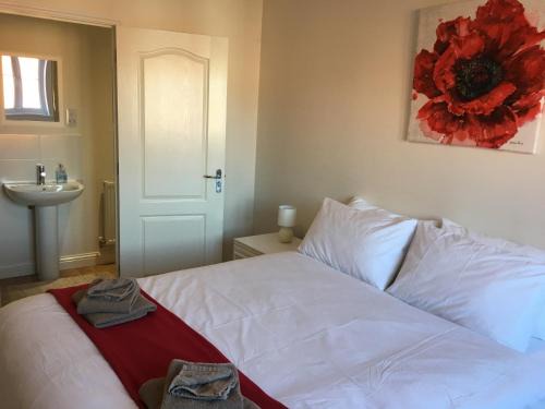 Andover Casa | New and Comfortable with Parking