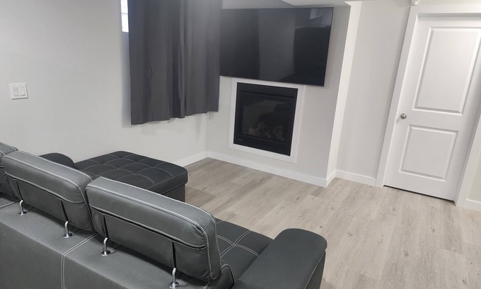 Saskatoon Casa | New and Cozy Brigthon Luxury Suite