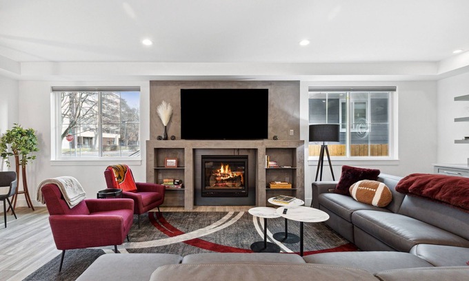University District Casa | New and sophisticated home in the University District with spectacular views of the "M".