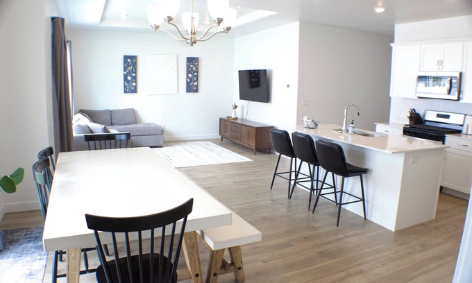 Spanish Fork Casa | New and spacious 5-bedroom house!