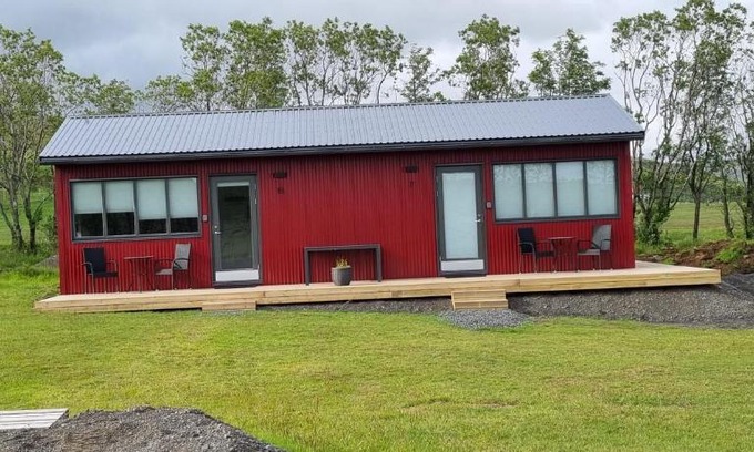 Hrifunesvegur Apartamento | New and well furnished studio apartment for two 30 km from Kirkjubæjarklaustur Perfect place to stay at right between Black beach and Jökulsárlón
