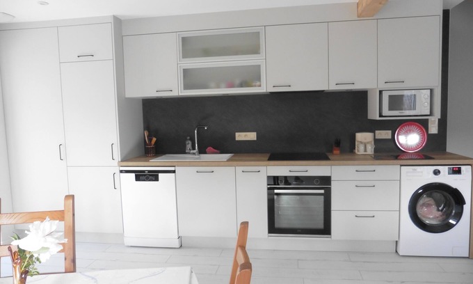 Saint-Martin-Belle-Roche Apartamento | New apartment in stone house near A6 exit