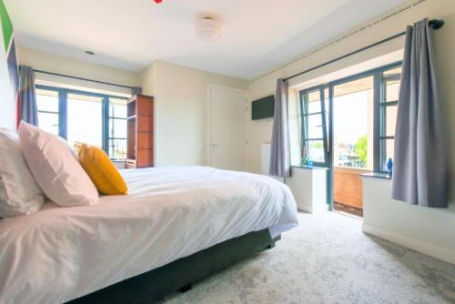 Centrum Apartamento | New Apart-hotel Near 013 Poppodium With Fast Wifi