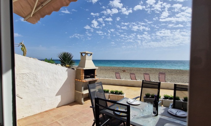 Bahia Dorada Apartamento | NEW Apartment Nora - BEACH FRONT FREE WIFI, A/C, SAT TV, POOL,