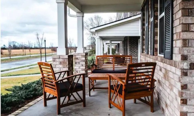 Murfreesboro Casa | NEW Artistic Abstract Abode/ Arcade Games & Wi-Fi