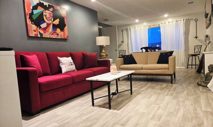 Scranton Apartamento | NEW ! " Summer Vibe " 2 bed spacious retro flow ,close to downtown & activities