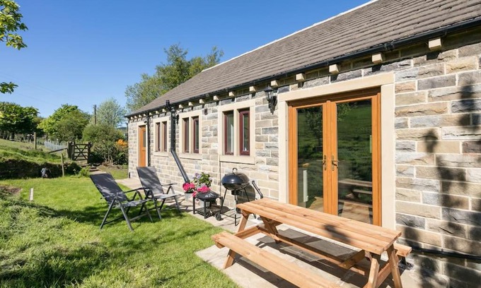 Sowerby Bridge Apartamento | NEW BARN CONVERSION WITH PRIVATE HOT TUB
