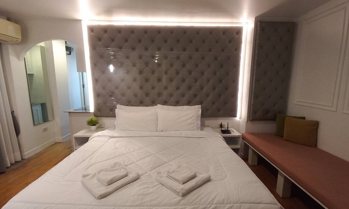 Silom Apartamento | NEW! Beautiful room with balcony, near BTS&MRT Silom Relax w large swimming pool