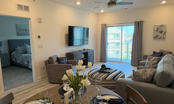 Rehoboth Beach Condominio | New Beach Top Floor Condo in Lewes, De - 2 bed 2 bath Gated community with pool