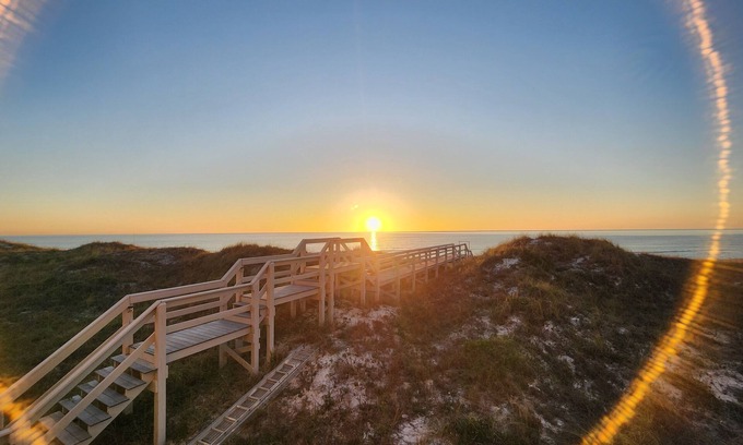 Cape San Blas Casa | NEW BEACHFRONT-2 masters-hot tub-game room-gated Ovation w/Amenities, dogs OK!