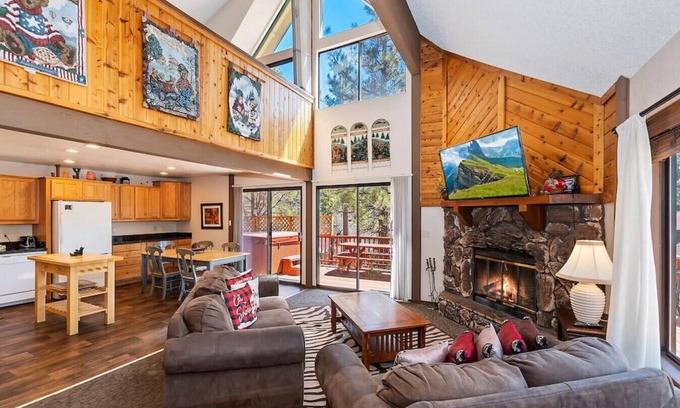 Upper Moonridge Cabaña | New Bear Canyon · Beautiful 3 BR with Great View & Lots of Amenities