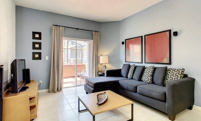 Kissimmee Casa | NEW! Beautiful 4BR Townhome in Regal Oaks w/Hot Tub & Pool Near Disney