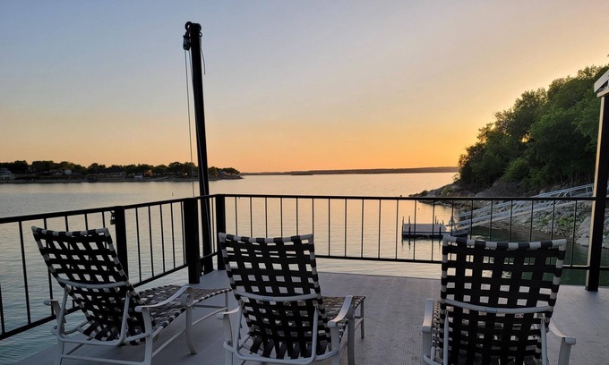 Bridgeport Casa | New! Best Location! Spectacular Views Dock Arcade