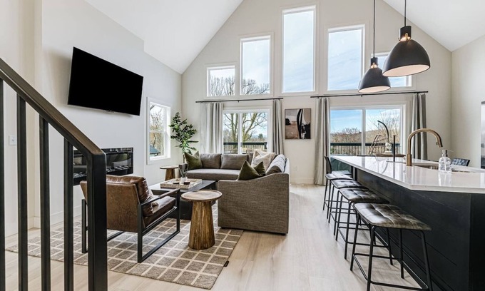 Kenilworth Casa | New Biltmore Village 5-bed Home | 2 Decks & Mtn Views!