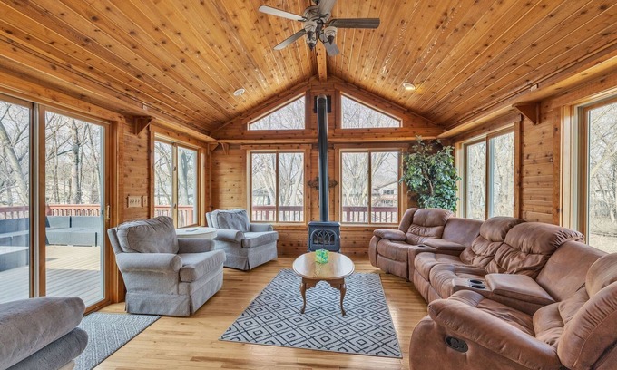 Andover Casa | NEW! Blaine 5BR Haven Hot Tub, Space & Fun