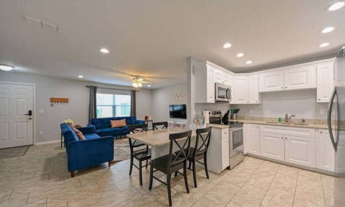 Zephyrhills South Apartamento | New Blue Nest