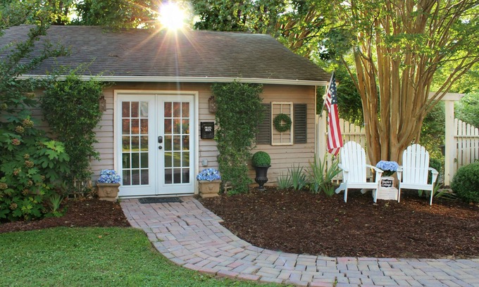 Historic Downtown Franklin Cabaña | * NUEVO * Bluebird Cottage en el corazón del centro histórico de Franklin