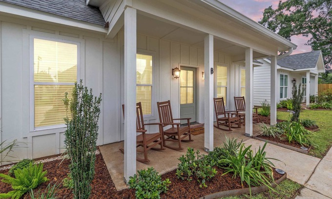 Youngsville Casa | New Breezy Cottage | King Bed | Mini-Golf + Park