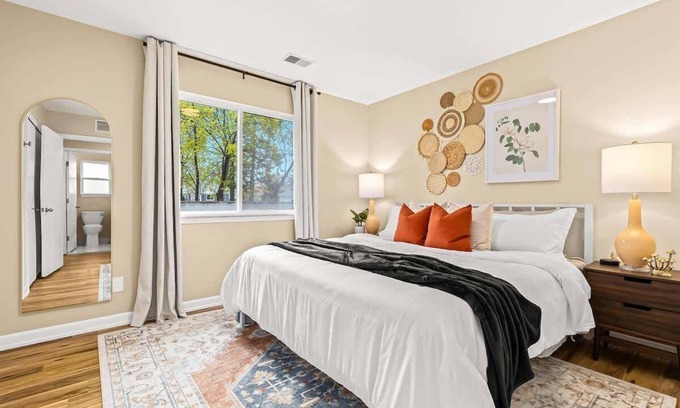 Roseville Apartamento | New! Bright & Cozy 1BR Flat with Double Recliners