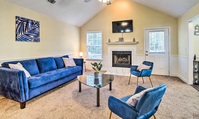 Hinesville Casa | NEW! Bright Hinesville Home w/ Yard: Pet Friendly!