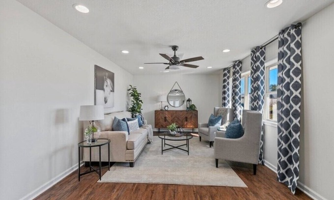 Lake Charles Casa | New-Bright-Stylish-City Center 4 Bedroom 3 Bath Home with Office