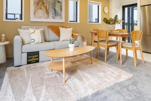 New Brighton Apartamento | New Brighton Beach Explore - King Bed and sofa bed