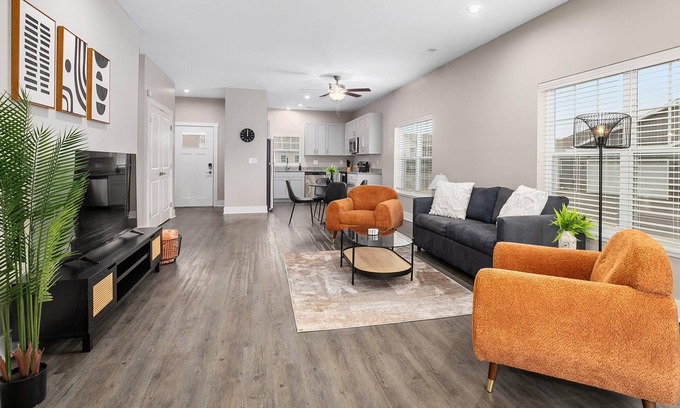Grandville Condominio | New Build 4BR 4BA Two Condo w Patio and Garage