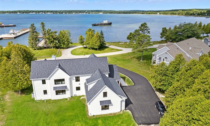 Baileys Harbor Casa | New Build Baileys Harbor-sunset view and pool table