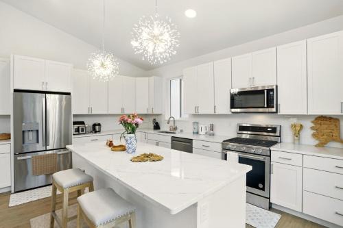 Sand Lake Casa | New build-beautiful lake view-5beds 12 sleeping