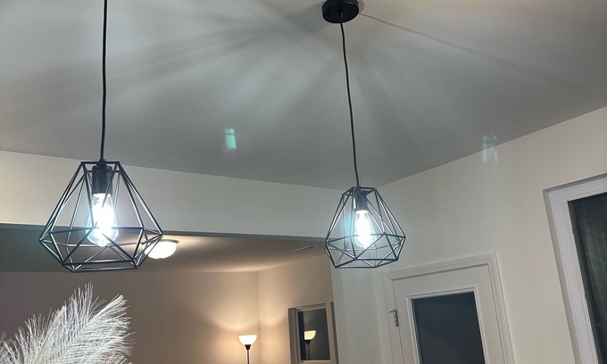 Lancaster Casa | New Build Modern 3-bedroom house with AC and big pool a block away in Lancaster.