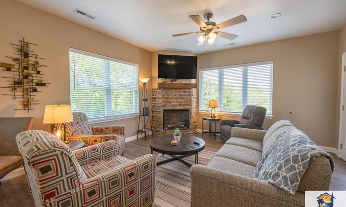 Branson Casa | NEW BUILD - Walk-In - Resort Amenities - Near 76 Strip - FREE TICKETS INCLUDED - FH-G201
