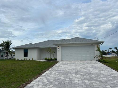 Jacarandas Casa | New Build With Heated Pool! Perfect for 2 families!