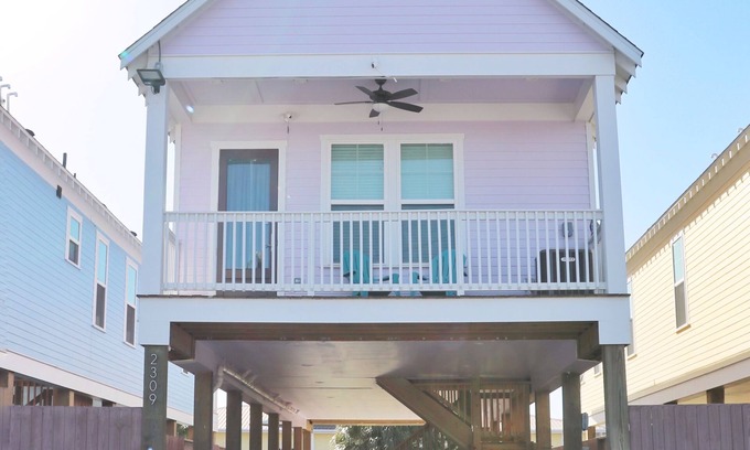 Galveston Casa | New Built Pastel Paradise - Pink Pelican Perch 2 Bedrooms 2 Baths Sleeps 6