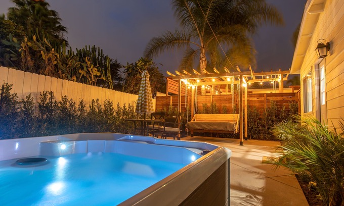 Pacific Beach Casa | New by the Beach, Hot Tub, Swing Bed, Parking, Working station, Grill, Pets