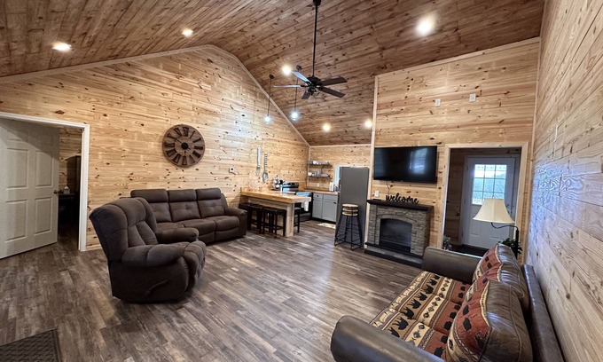 Bluewell Cabina | New Cabin built in 2022. 2 minutes away from multiple trailheads! Sleeps 8