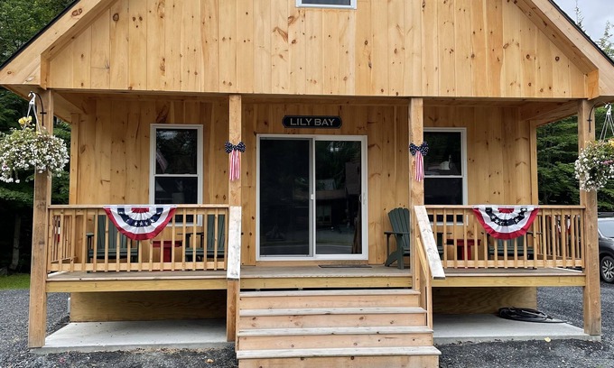 Greenville Cabina | New cabin/Downtown Greenville-Moosehead Lake, ME/WIFI/Dogs Ok/2 cabins available