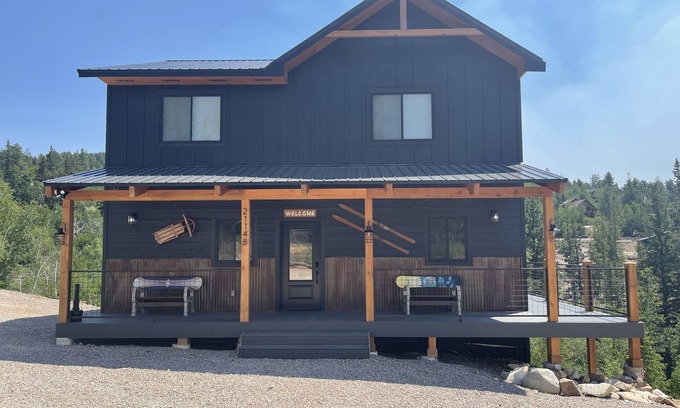 Lead Cabina | NEW Cabin in Terry Peak! Views, Space, and lots more! Sleeps 14, NO bunk beds!