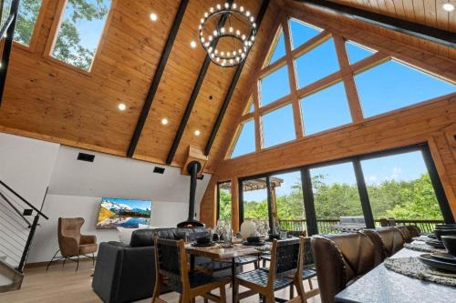 Sevierville Chalet De Esquí | New Cabin Near Dollywood - Hot Tub-Stunning Views