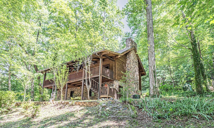 Lake Lure Cabina | New Cabin walking distance to Lake Lure Beach and minutes from Chimney Rock.