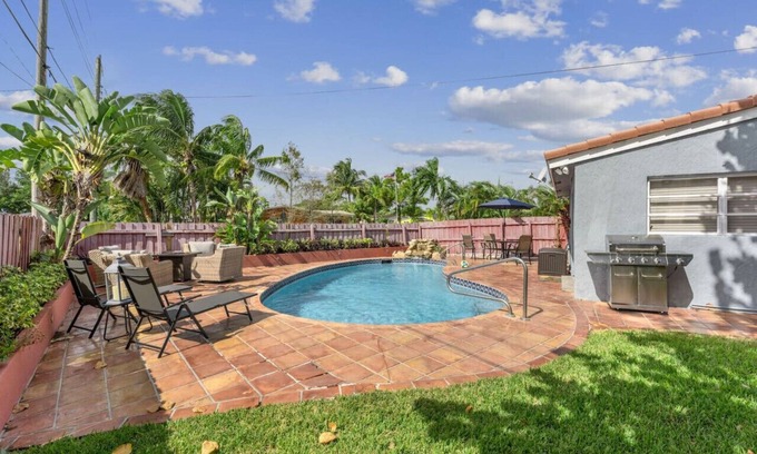 Sunset Casa | NEW! Cannon Ball Bungalow! Family Fun 15min->Beach